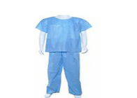 डिस्पोजेबल मेडिकल स्क्रब सूट छोटी आस्तीन लंबी पैंट पीपी एसएमएस गैर बुना हुआ सामग्री